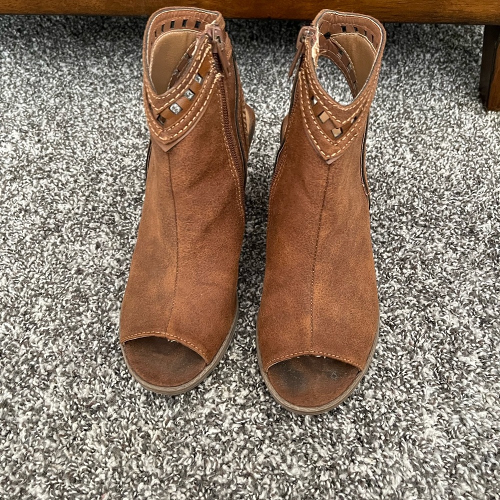 Open toe bootie